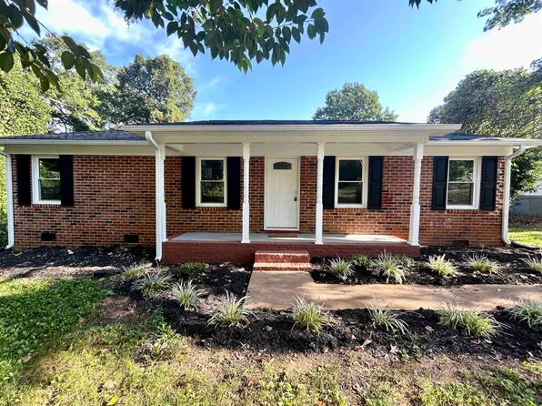 146 Crestmont Dr, Gaffney, SC 29340