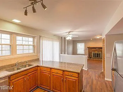 4 bed, 2.5 bath, 2096 sqft, $3,500 — Photo 4