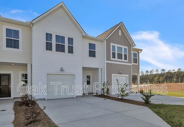 726 Ridgley Dr — Photo 2