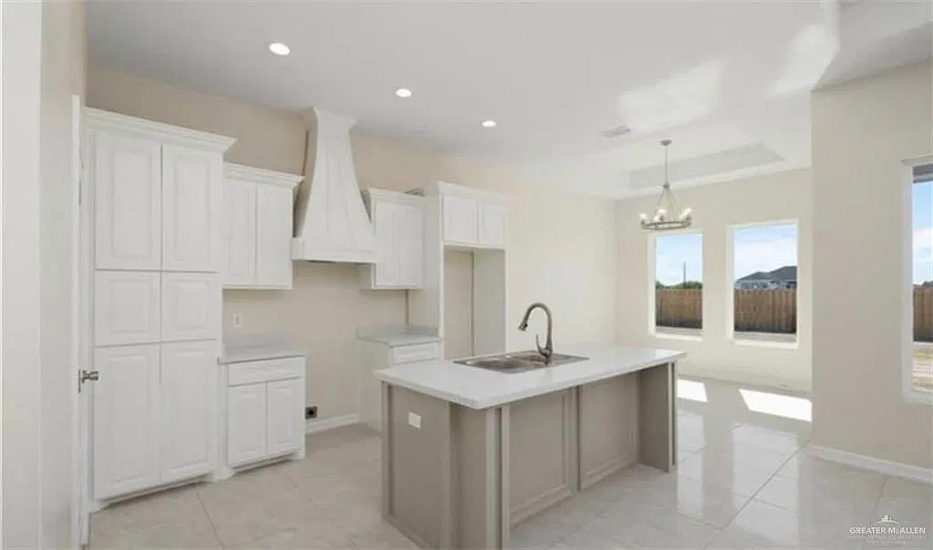 3 bed, 2.0 bath, 1527 sqft, $2,300 — Photo 4