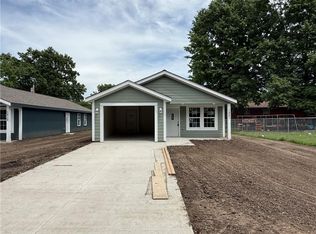1221 S Maple St, Ottawa, KS 66067