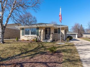 2104 W Halsey Ave, Milwaukee, WI 53221