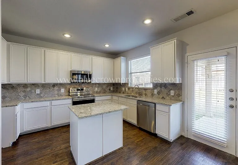 3208 Grant St — Photo 14