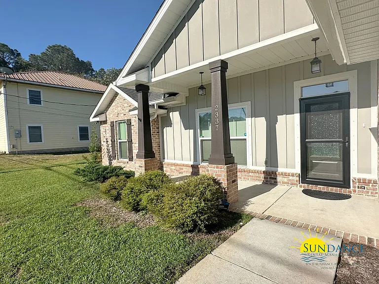2337 Salamanca St — Photo 15