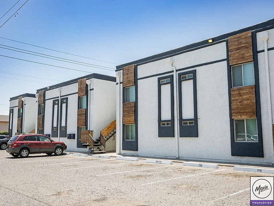 2330 W Lone Cactus Dr #204