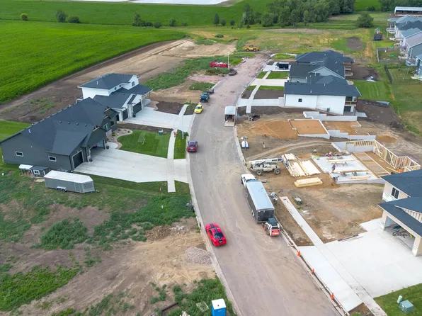 121 Skyline Dr, Valley Springs, SD 57068