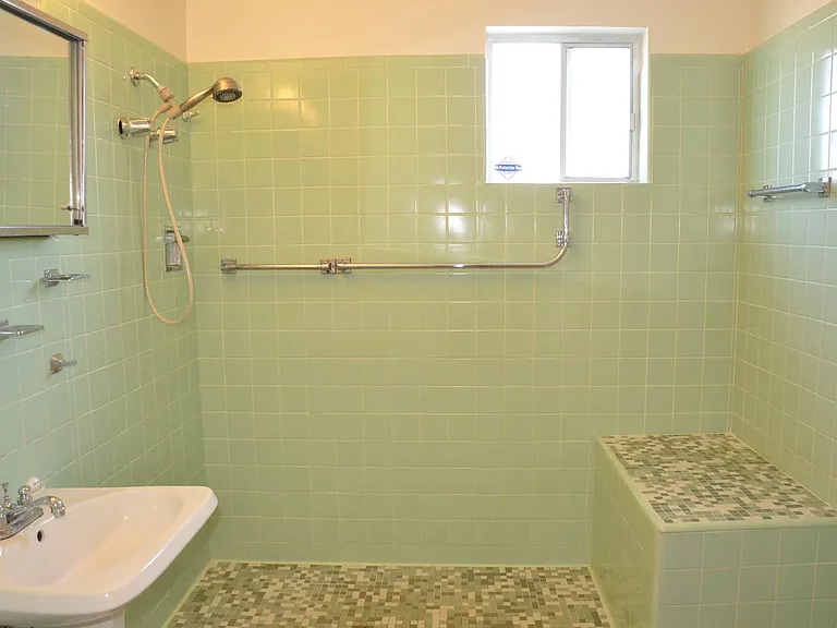 1025 E Indianola Ave — Photo 33