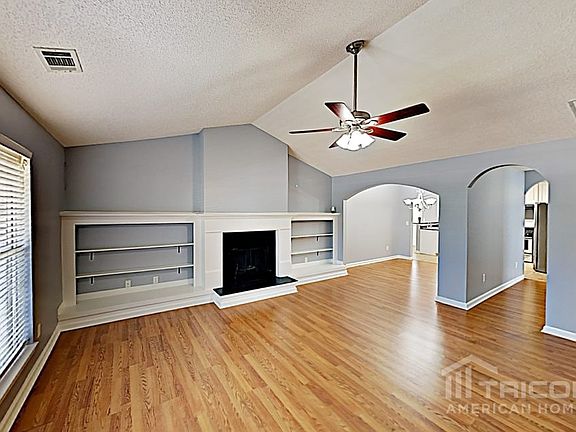 3rd image of 884 Summit Park Trl