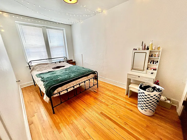 Varsity Management - 809 E. Kingsley — Photo 5