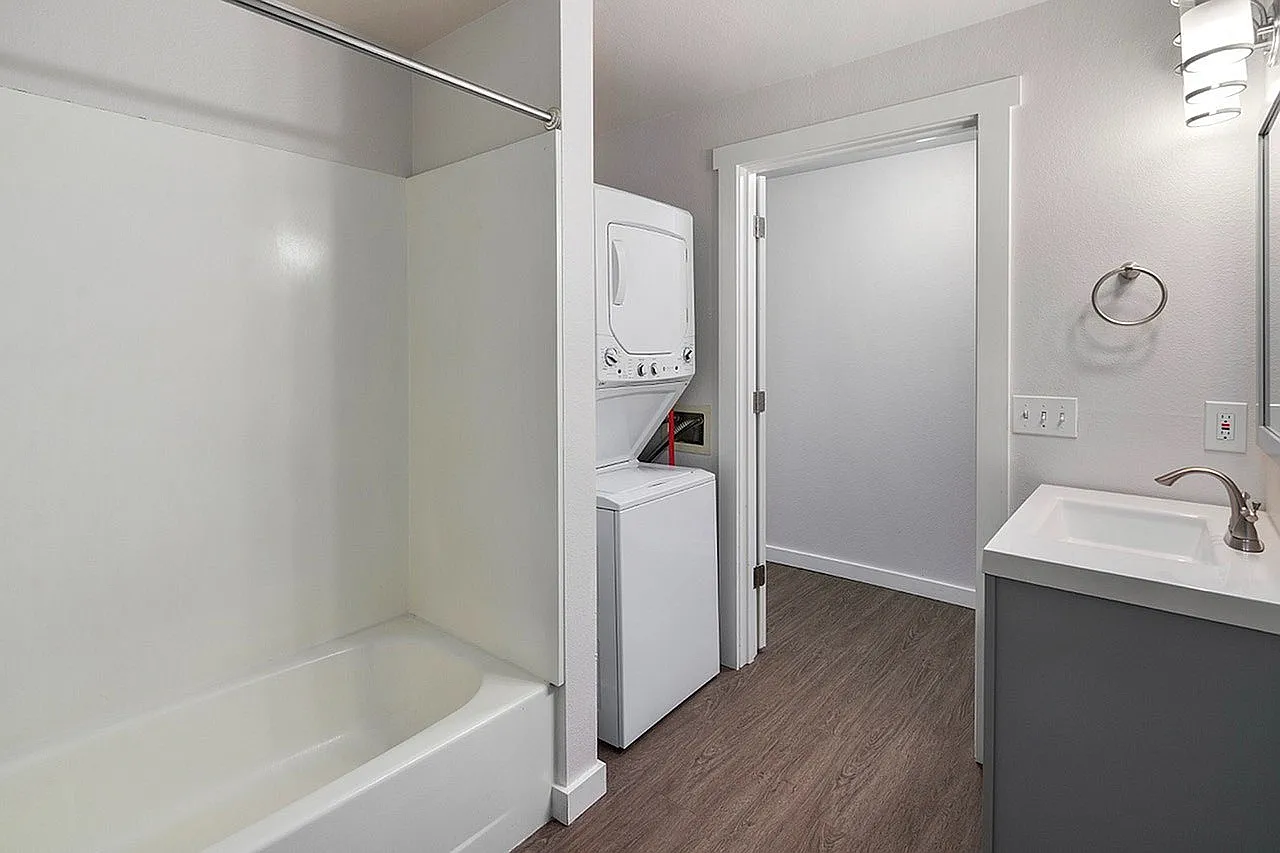Nordic Pointe Apartments — Photo 4