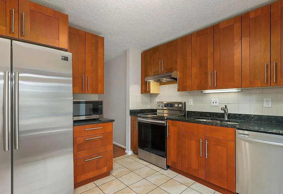 3 bed, 1894 sqft, $2,925 — Photo 3