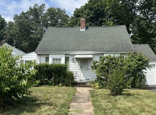 484 Pine Rock Ave, Hamden, CT 06514