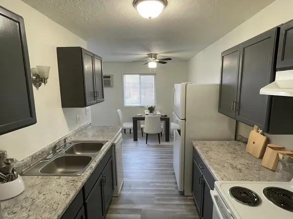 1317 E Sylvan Cir #7, Brandon, SD 57005