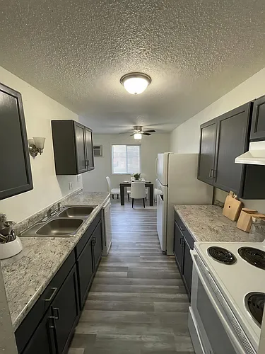 1317 E Sylvan Cir #7 Photo 1