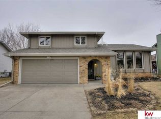 15828 Valley St, Omaha, NE 68130