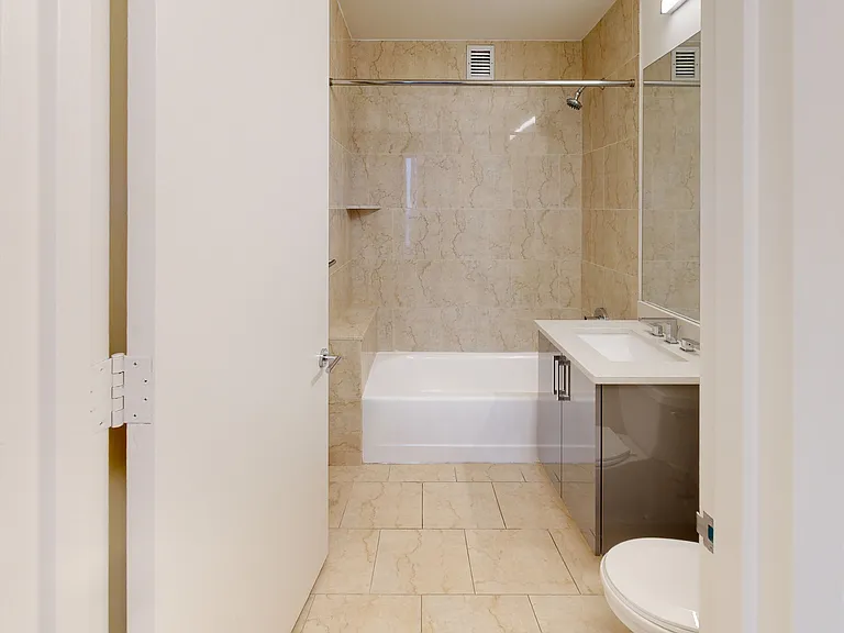 10 Hanover Square — Photo 57