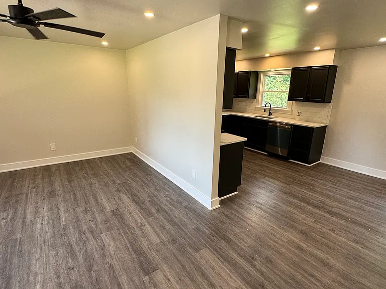 311 Renee Ln — Photo 6