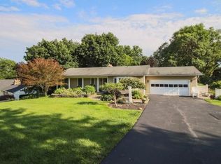 522 Thornell Rd, Pittsford, NY 14534