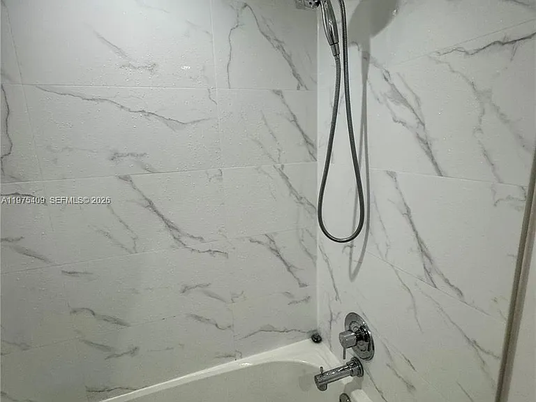 881 Ocean Dr — Photo 44
