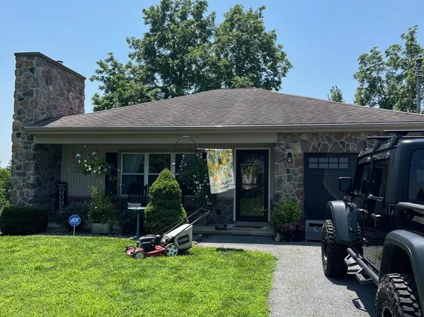 92 W Main St, Leola, PA 17540