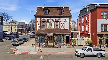 671 Broadway  image 1 of 40