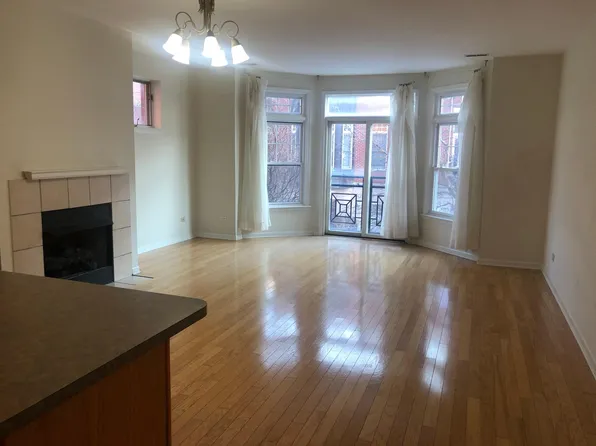 814 W University Ln Unit 2B, Chicago, IL 60608