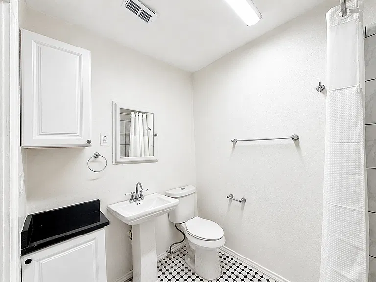 3112 Frazier Ave — Photo 6