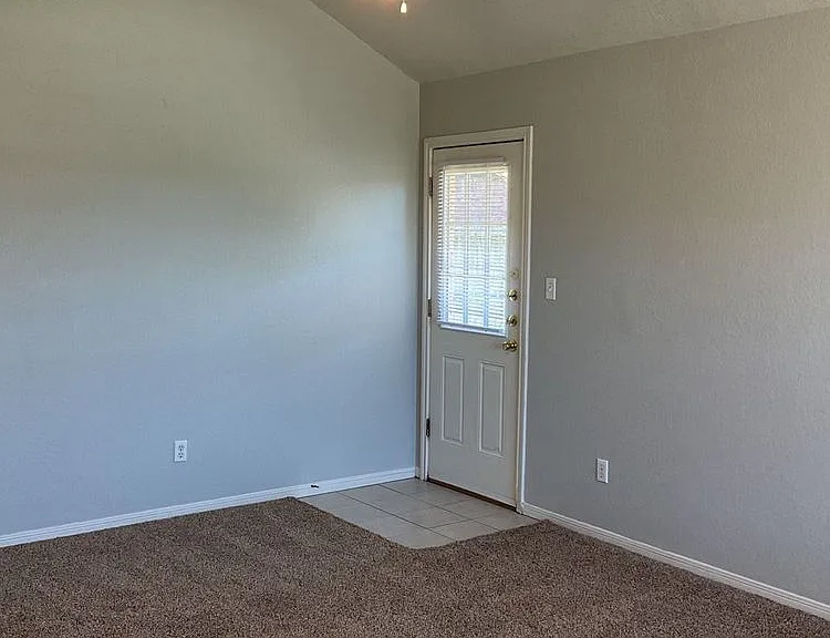 3906 Hitchrock Dr #B — Photo 8
