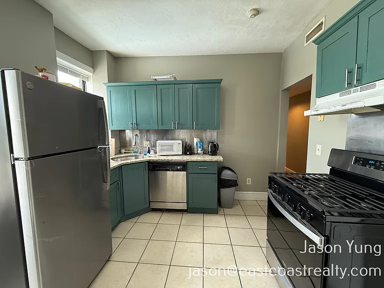17 Highgate St #10 — Photo 6