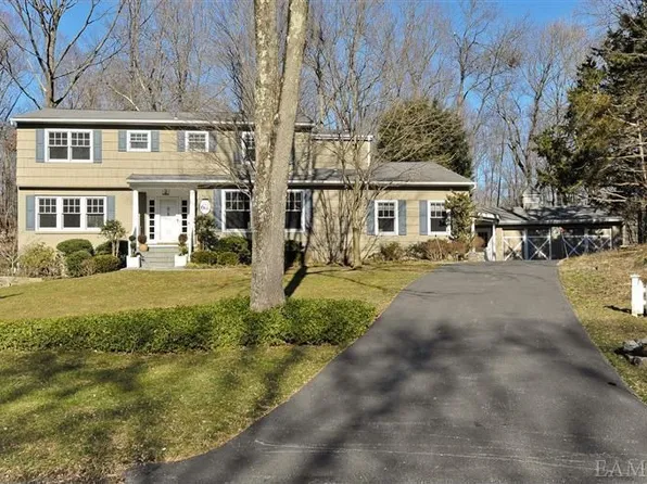 63 Fox Den Rd, Mount Kisco, NY 10549