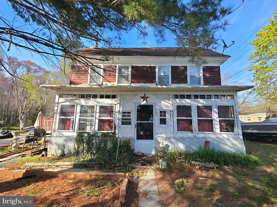 1st image of 305 Main St