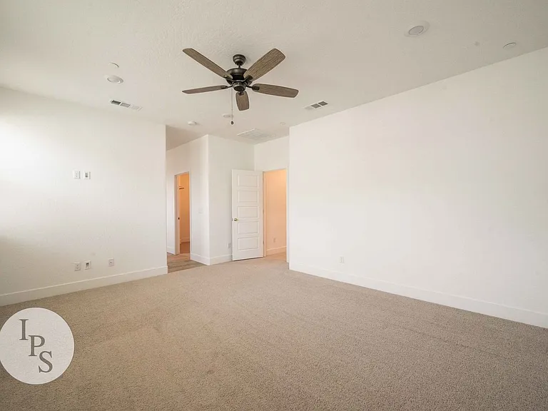 2830 E Tamarind Dr — Photo 24
