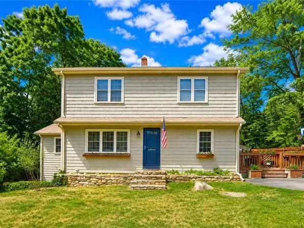 20 Whipple Rd, Smithfield, RI 02917