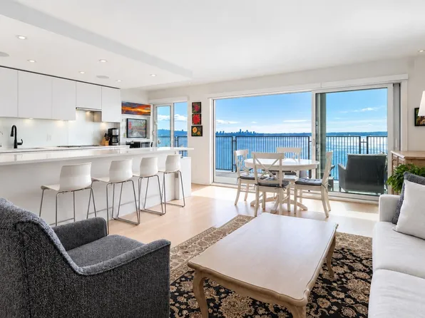 150 24th St #807, West Vancouver, BC V7V 4G8