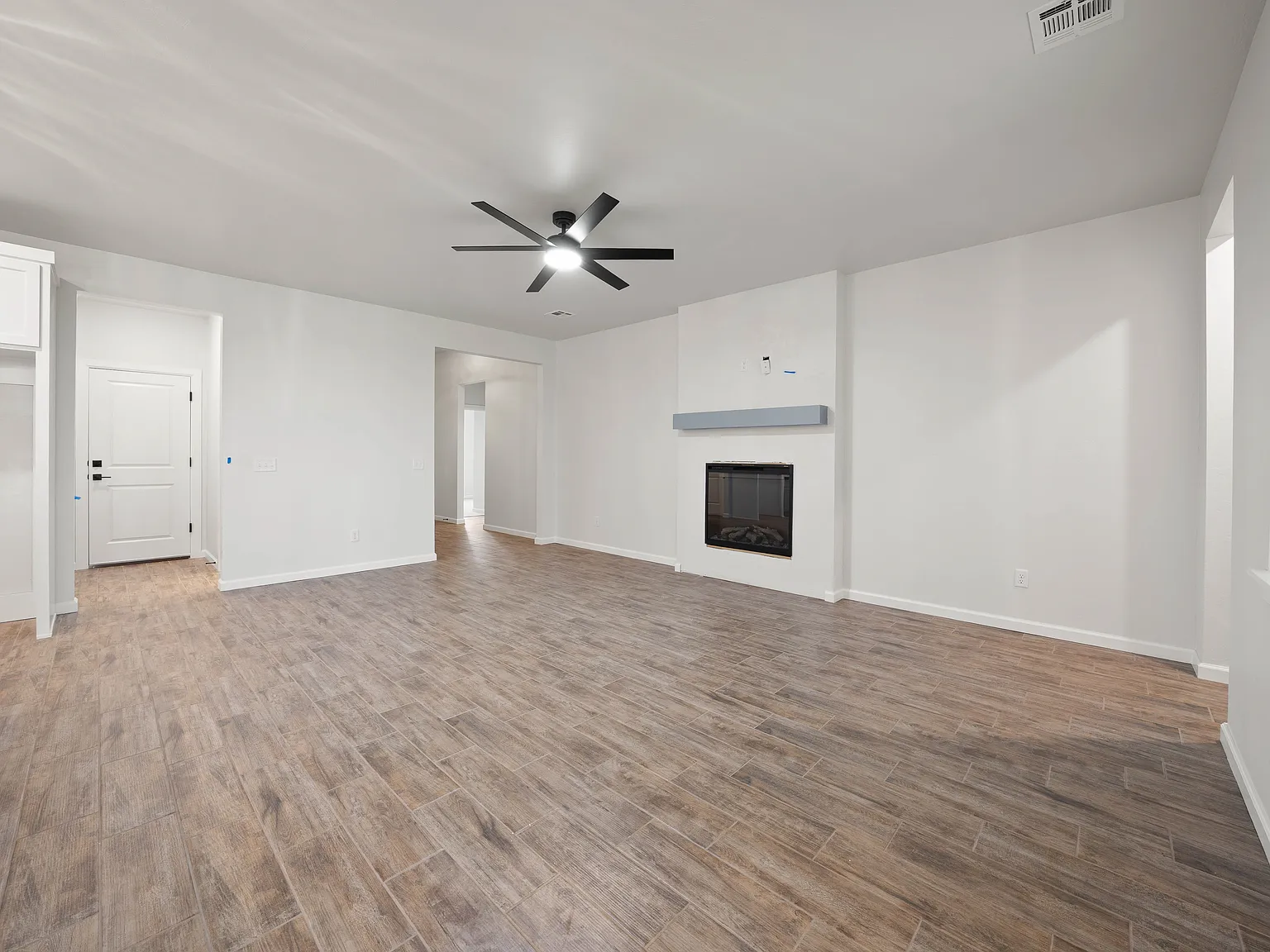 4 bed, 2.5 bath, 2034 sqft, $2,200 — Photo 4