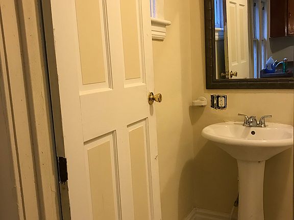 4th image of 224 Page St NE