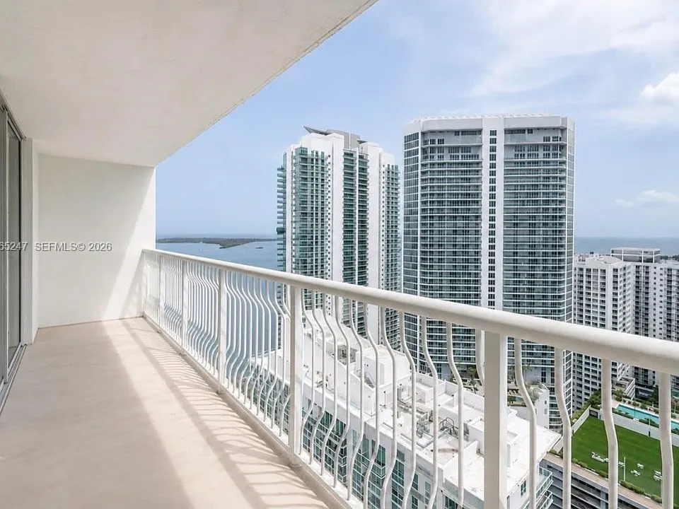 1200 Brickell Bay Dr #3821A