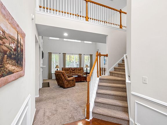 3rd image of 521 Kingsmoor Dr