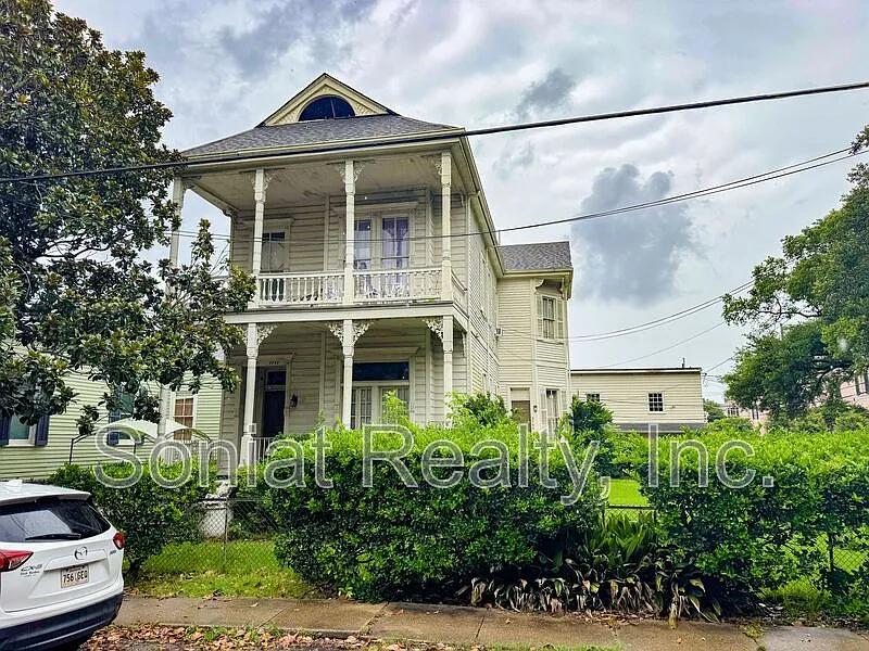 1 bed, 1.0 bath, 700 sqft, $1,300 — Photo 1