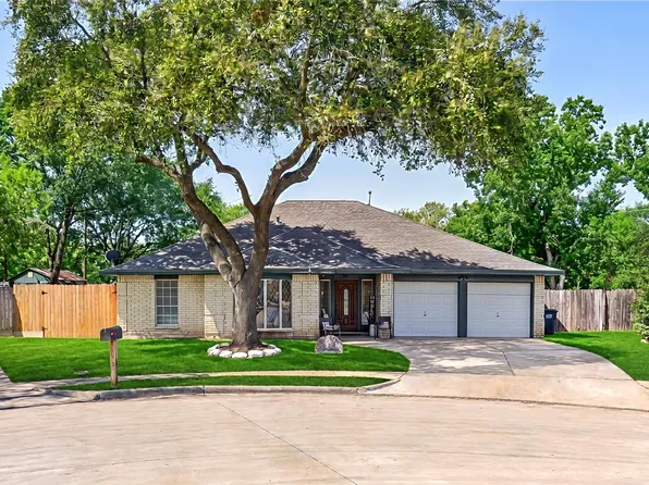 1103 Pinecroft Dr, Sugar Land, TX 77498