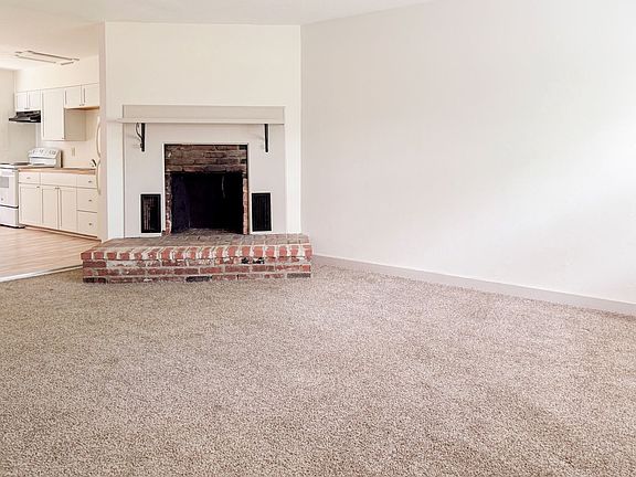 2nd image of 75 Chalet Hts