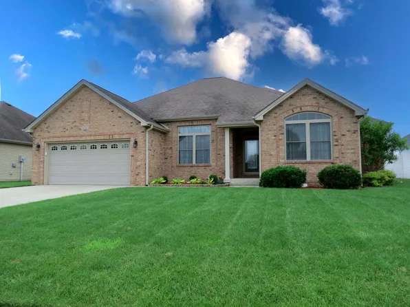 4284 Princeton Park Dr, Columbus, IN 47201