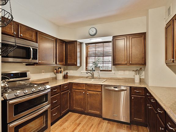 3rd image of 26 Forsythia Ln