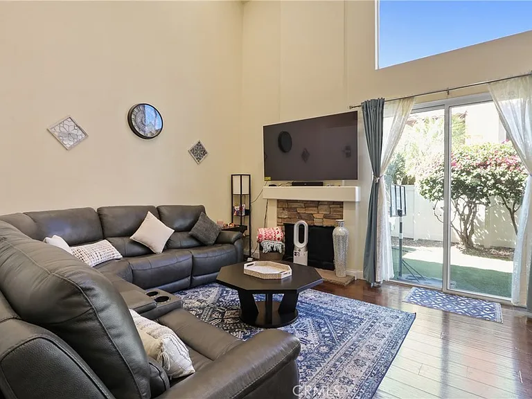 98 Mira Mesa — Photo 3
