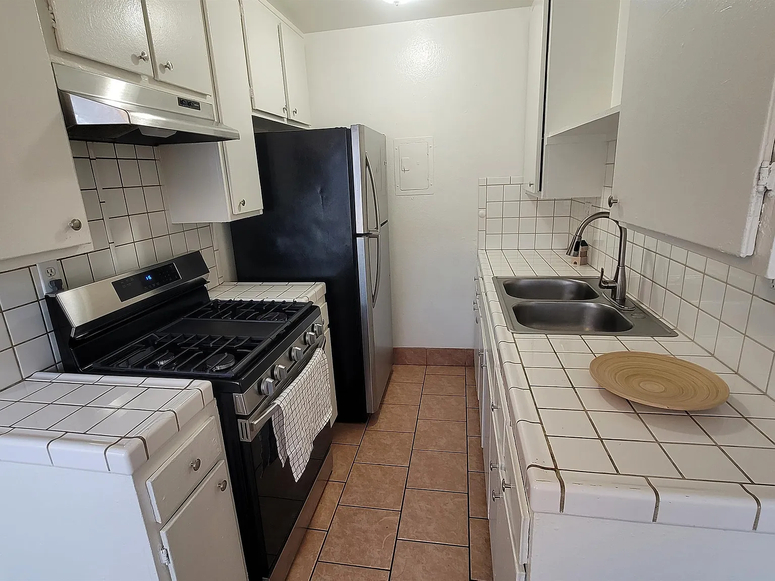 1226 E 7th St — Photo 3