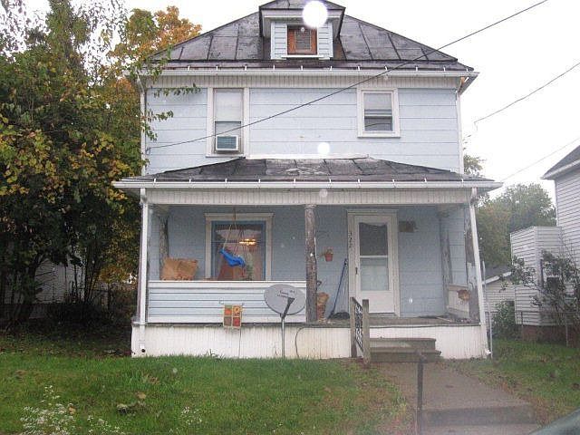 1st image of 322 W 10th St
