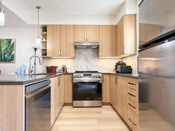7168 Stride Ave #204, Burnaby, BC V3N 1T7
