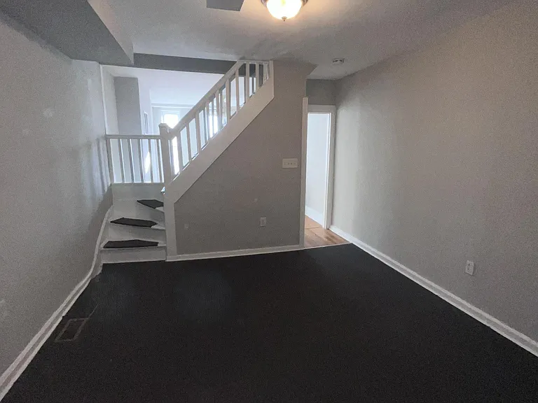 1206 W Cross St — Photo 2