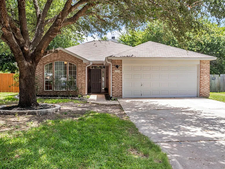 2709 Greenbriar Ct — Photo 24