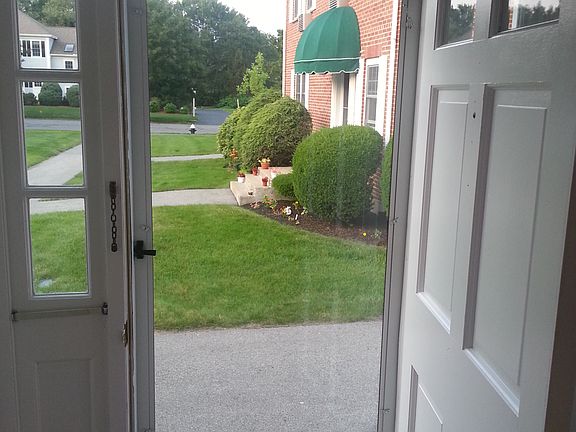 4th image of 92 Emerson Gardens Rd #92